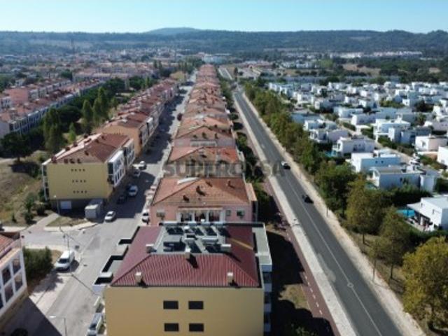 NOVO T3 parqueamento e arrecadação Urb Colinas da Arrábida em frente ao Palmela Village