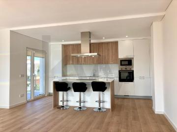 Apartamentos no Cadaval – T3 com Terraço, Garagem Box e Parqueamento
