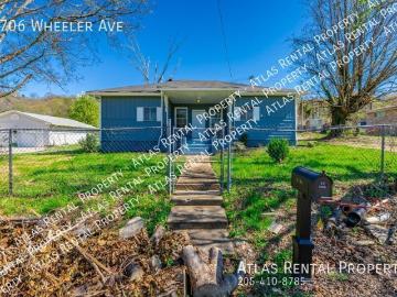 Now Accepting Section 8! 3BR/1BA Beauty Won't last long