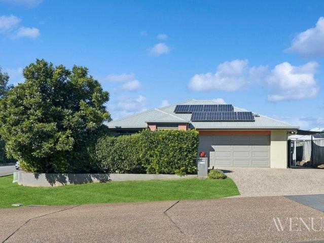 NOW INTRODUCING: FAMILY HOME WITH EVERYTHING| POOL WITH FOUNTAIN| SIDE ACCESS FOR ADDITIONAL VEHICLE OR BOAT STORAGE
