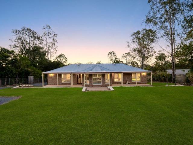 Renovated Family Home with Dream Kitchen & Solar