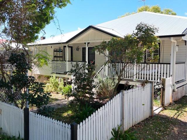 Now meet this Character Classic with a Quarter Acre surprise, and a 2 Bay Shed only 350 metres from Hume & James