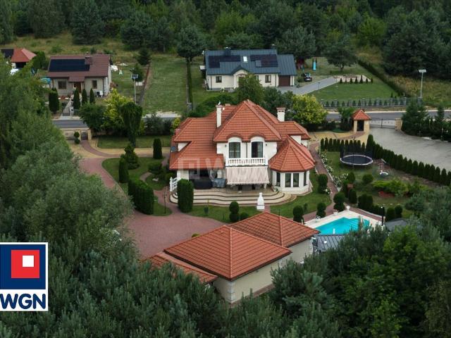 Luksusowy dom z basenem i halą 305 m2 w Nowym Mieście