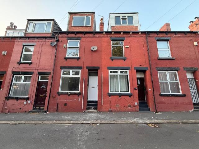 Nowel Mount, Leeds, West Yorkshire 3 bed terraced house to rent £1,100 pcm £254 pw