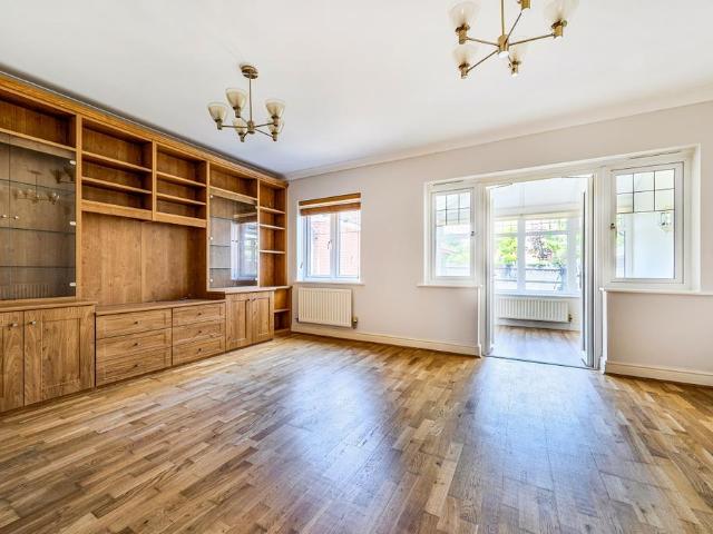 Nower Close East Dorking RH4 3 bed semi detached house to rent £2,499 pcm £577 pw