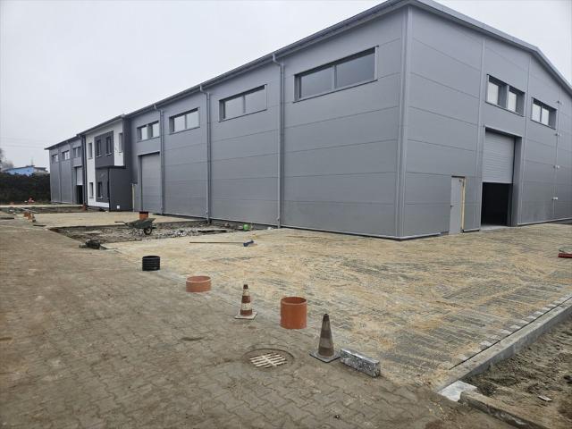 Nowoczesny magazyn i biura 1140 m² z ogrzewaniem i parkingiem