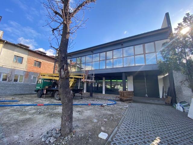 Nowoczesny obiekt 650 m² z magazynem 10 m wysokości polecam!