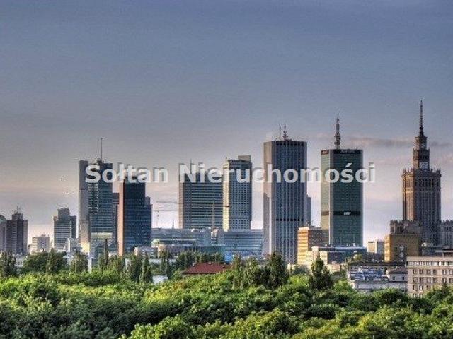 Nowoczesny obiekt handlowy 2300 m2 z parkingiem i windą