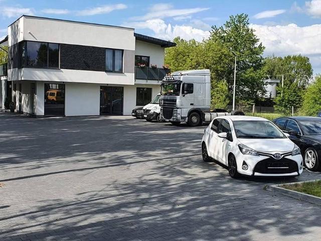 Nowoczesny obiekt komercyjny hala biura plac 580 m²