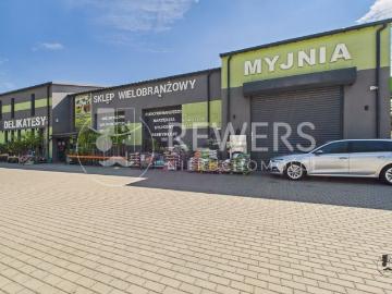 Nowoczesny obiekt komercyjny 930 m² z dużym placem