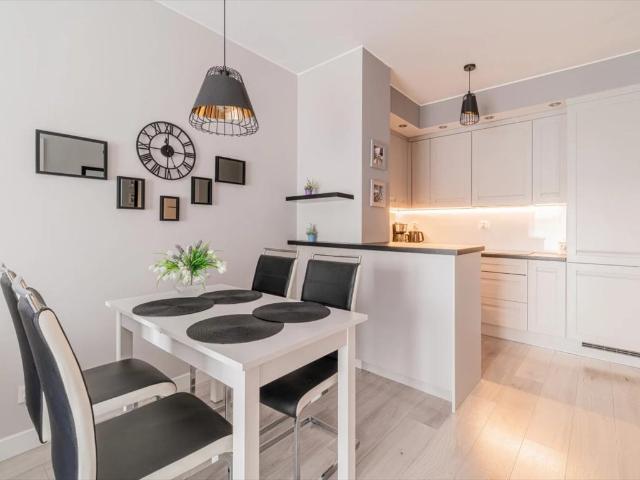 Nowoczesny apartament 42 m2 z balkonem i widokiem na port polecam!