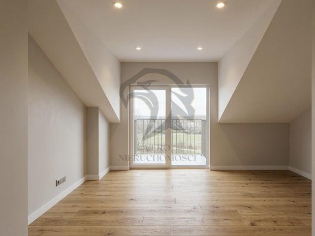28 m² z dużymi skosami i słonecznym balkonem