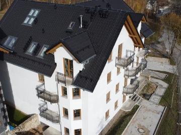 Nowoczesny apartament z balkonem i widokiem na Karkonosze