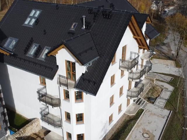 Nowoczesny apartament z balkonem i widokiem na Karkonosze