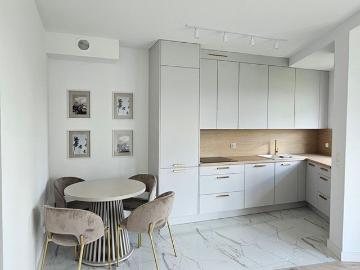 Nowoczesny apartament z ogródkiem i tarasem w Iwinach