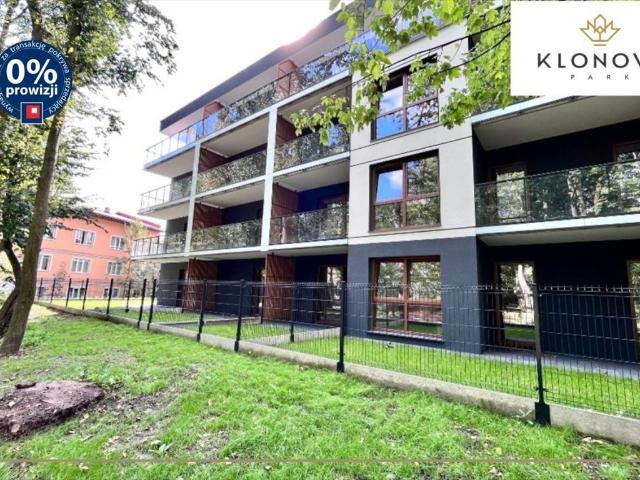 Nowoczesny apartament z ogródkiem i panoramicznymi oknami