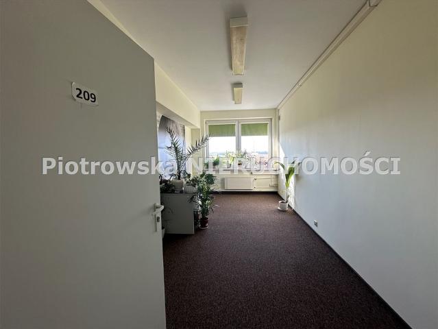 Nowoczesny biuro przy drodze krajowej, 194 m², pełne media