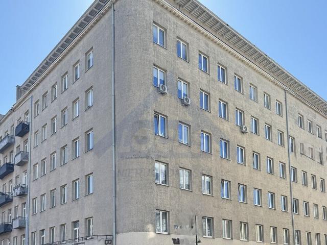 Nowoczesny biuro 152 m² na Mokotowie z recepcją i ochroną