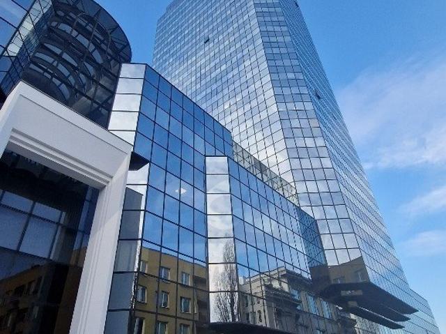 Polecam nowoczesny biurowiec 630 m² z klimatyzacją i parkingiem