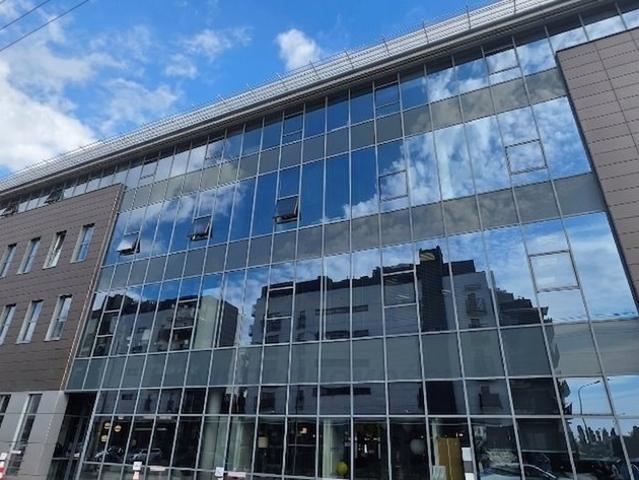 Nowoczesny biurowiec 134 m² Włochy z klimatyzacją i ochroną