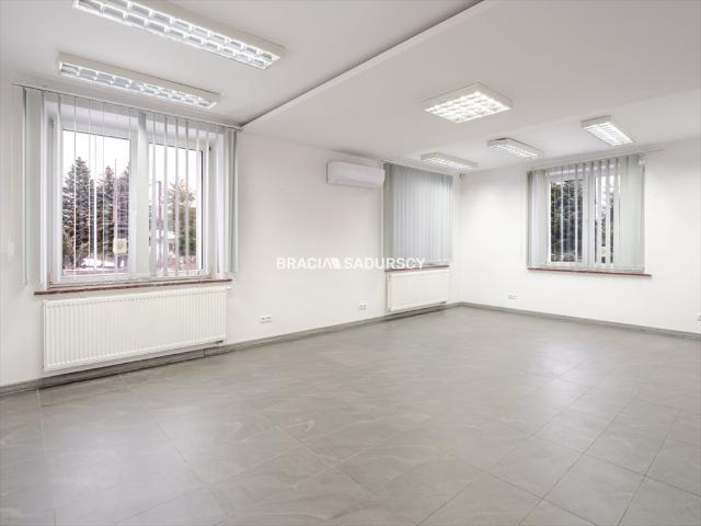 Nowoczesny lokal 270 m² z parkingiem elastyczny układ