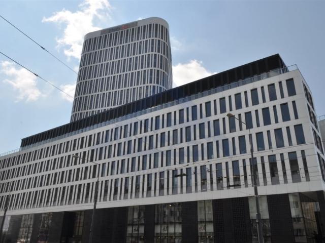 Nowoczesny biurowiec na Mokotowie z panoramicznym widokiem