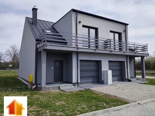 Na sprzedaż nowoczesny bliźniak 123 m² z garażem w Jędrzejowie