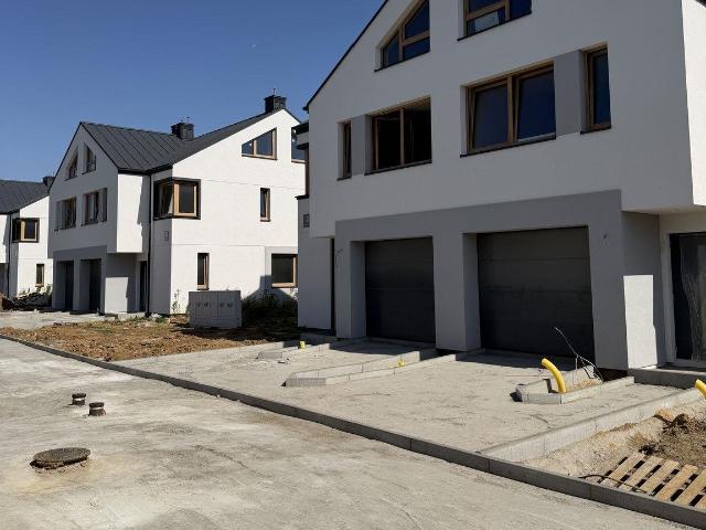 Do sprzedania nowoczesny bliźniak 140 m² z ogródkiem i garażem