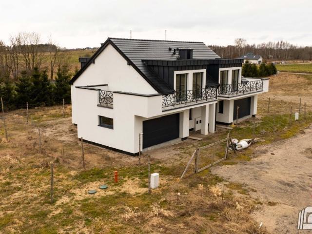 Nowoczesny bliźniak 146 m2 z ogródkiem i garażem