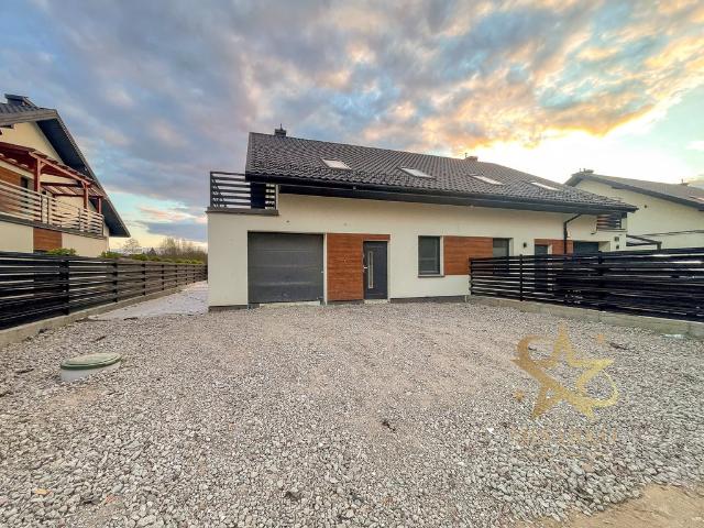 Nowoczesny bliźniak 154 m² z garażem i ogrodem