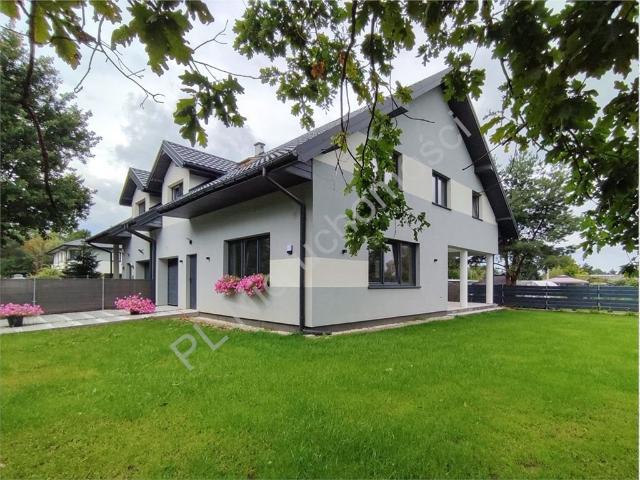 Nowoczesny bliźniak 176 m² z garażem na 550 m² działce