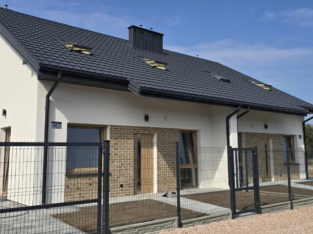 Nowoczesny bliźniak 107,5 m² z antresolą i własną działką