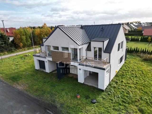 Nowoczesny bliźniak 131 m² z garażem i tarasem