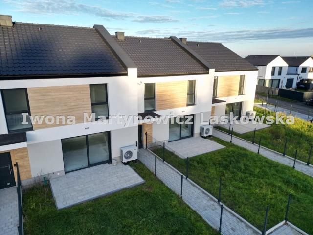 Nowoczesny dwupoziomowy apartament z ogródkiem polecam!