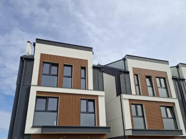 Na sprzedaż nowoczesny dwupoziomowy apartament 102 m² z balkonem i parkingiem