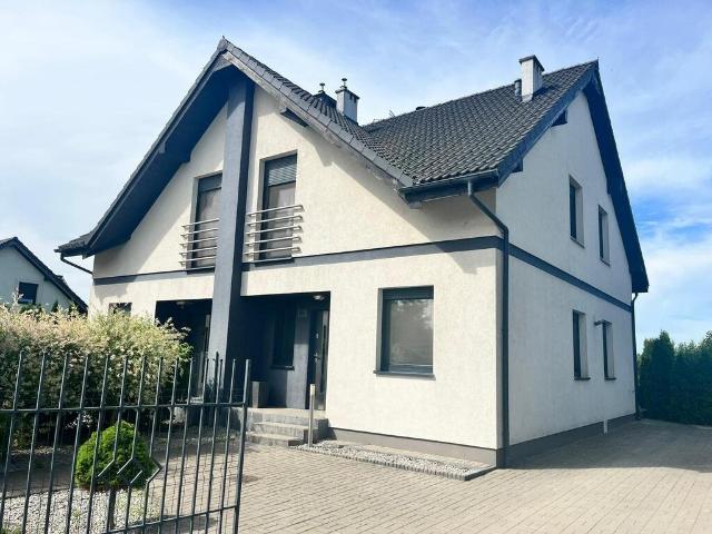 Nowoczesny dom 4 pok. z ogrodem, gotowy do zamieszkania