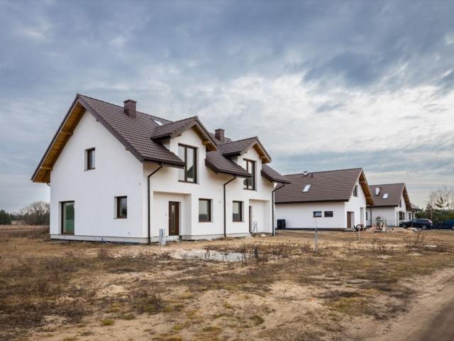 Nowoczesny dom 137m2 z dużą działką i przeszkleniami