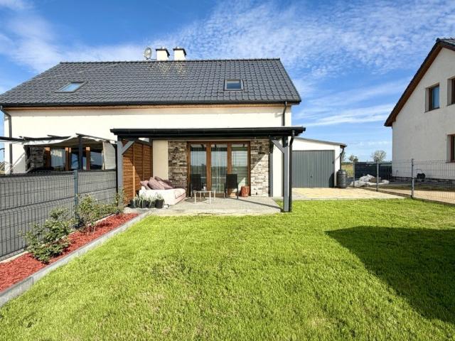 Nowoczesny dom 76 m² z ogrodem i garażem Grzędzice