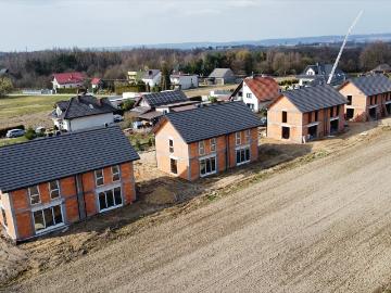 Nowoczesny dom 82 m2 z 2 miejscami postojowymi w Rącznej