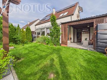 Nowoczesny dom 90 m² z ogródkiem i tarasem