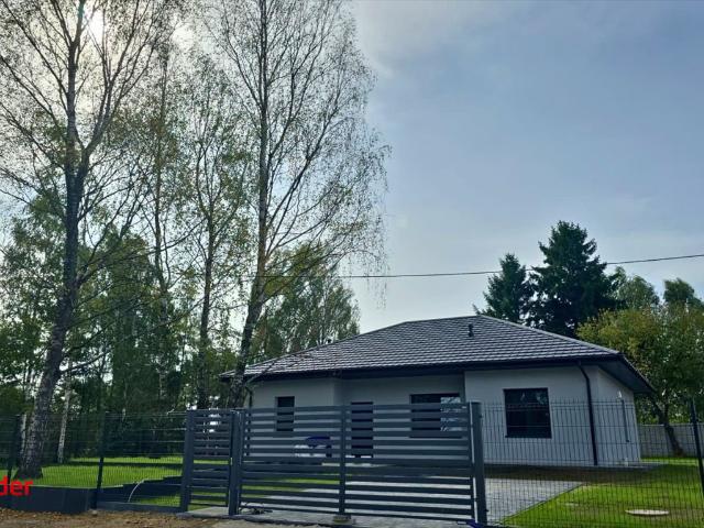 Nowoczesny dom 105 m² na dużej działce 986 m² z widokiem na las