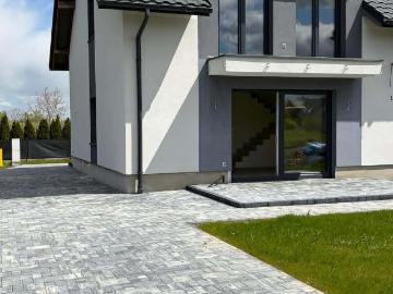 Nowoczesny dom 120 m2 z balkonami, ogrzewanie gazowe