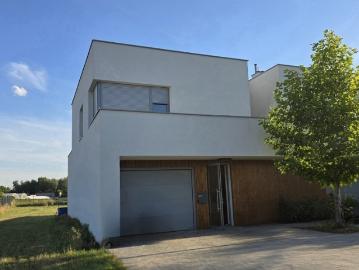 Nowoczesny dom 133 m² z kominkiem i garażem w Poznaniu