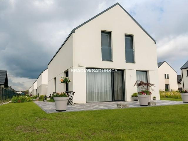 Nowoczesny dom 140 m² w Mnikowie zapraszam