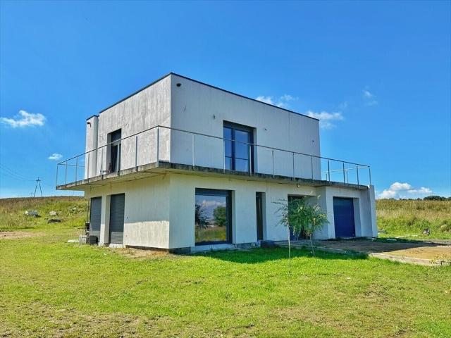 Nowoczesny dom 146 m² z tarasami i garażem Rywałd