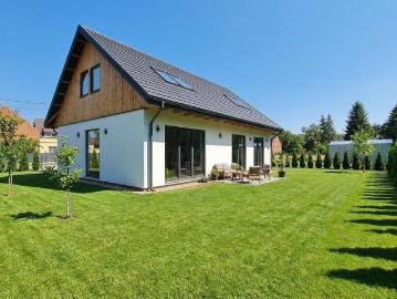 Nowoczesny dom 153 m2 z dużym potencjałem w Grodzanowie