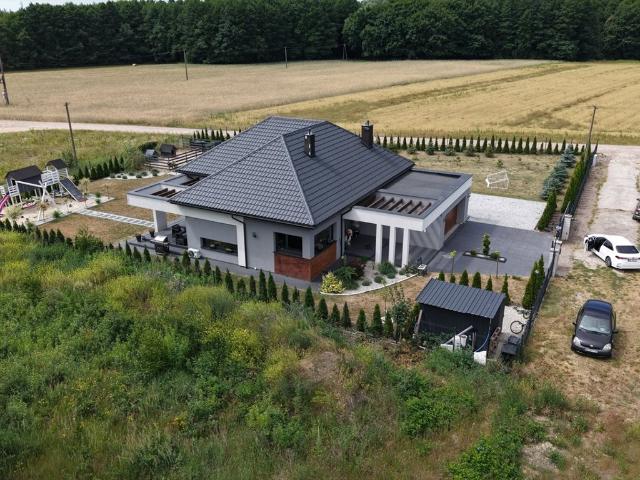 Nowoczesny dom 160 m² z garażem, gotowy do zamieszkania
