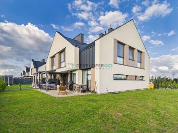 Nowoczesny dom 162 m² z garażem i ogrodem w Fasty