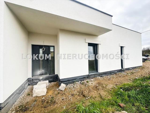 Nowoczesny dom 163 m2 z garażem, podłogówką i PV