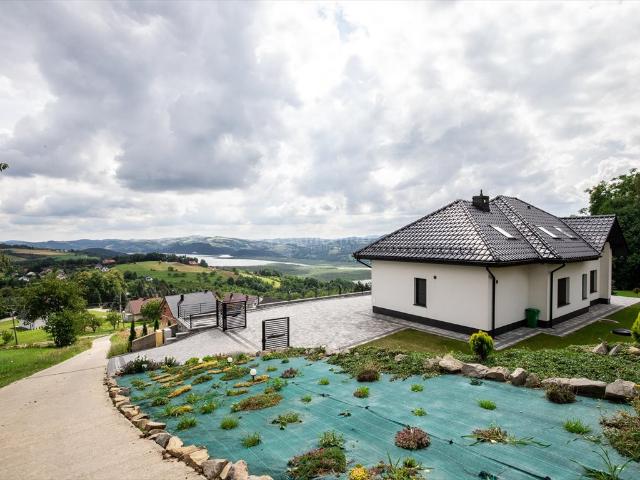 Nowoczesny dom 180m2 z ogrodem, gotowy do zamieszkania